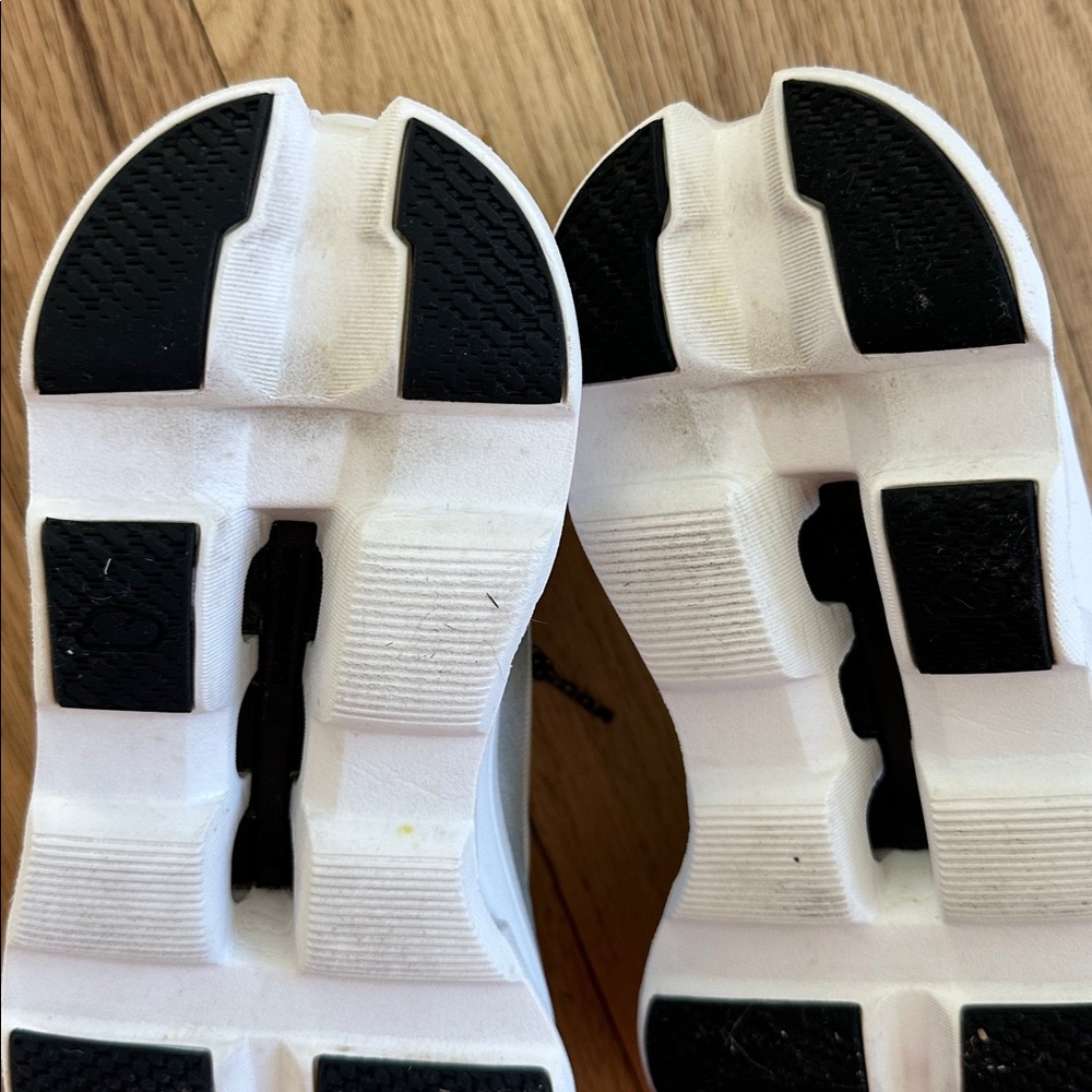 On Running Cloudmonster Cloudtec white sneakers/r… - image 9